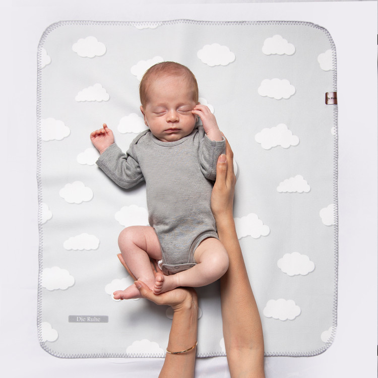 زیرانداز تعویض نوزاد طرح ابرا دیروحه ضدآب و قابل شستشو