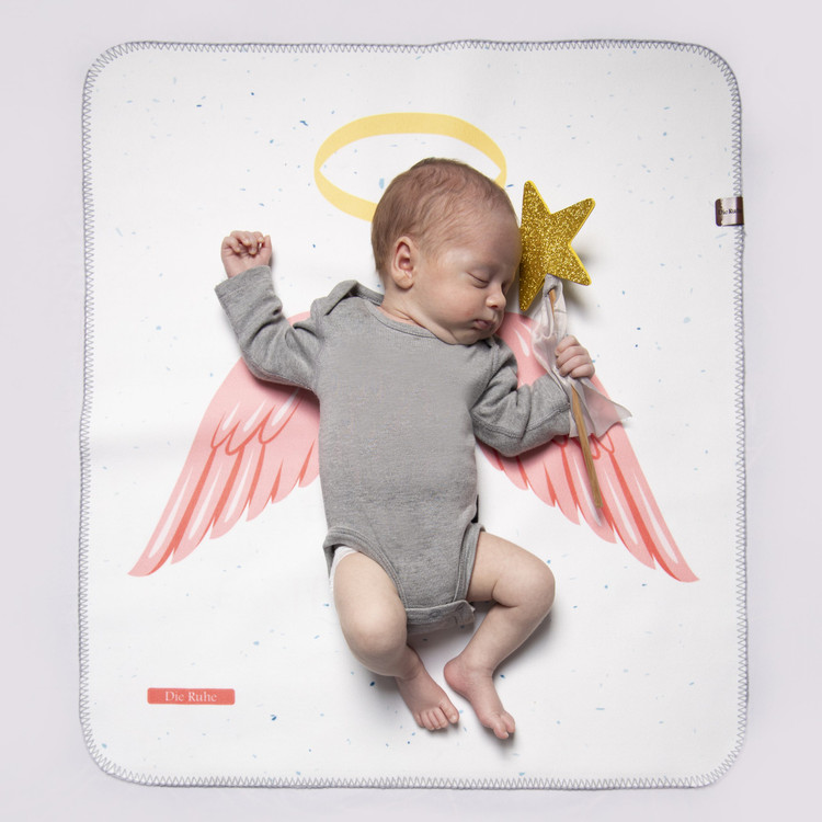 زیرانداز تعویض نوزاد طرح بال فرشته دیروحه ضدآب و قابل شستشو