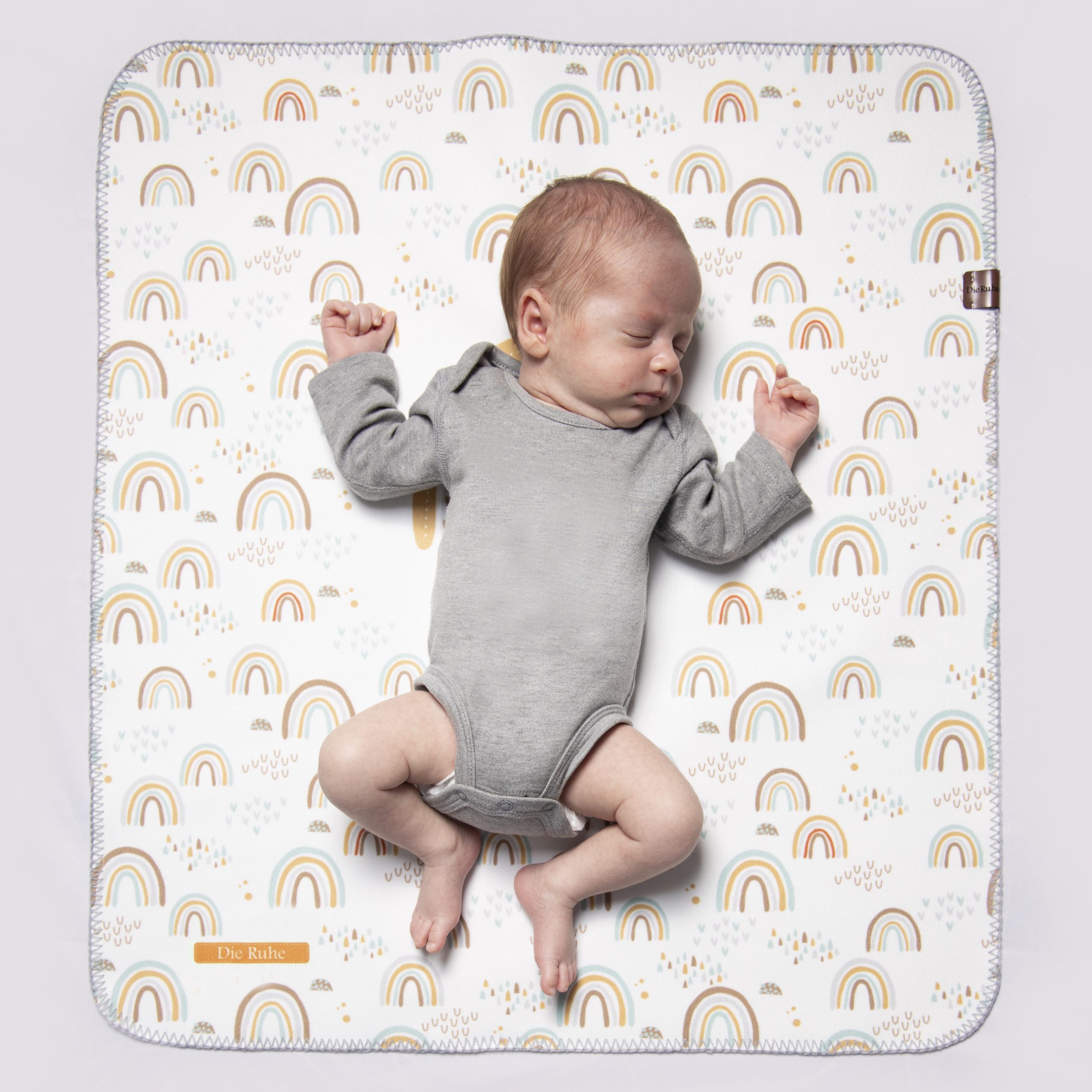 زیرانداز تعویض نوزاد طرح رنگین کمان دی‌روحه ضدآب و قابل شستشو