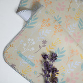 زیرانداز تعویض نوزاد طرح گیاه دیروحه ضدآب و قابل شستشو